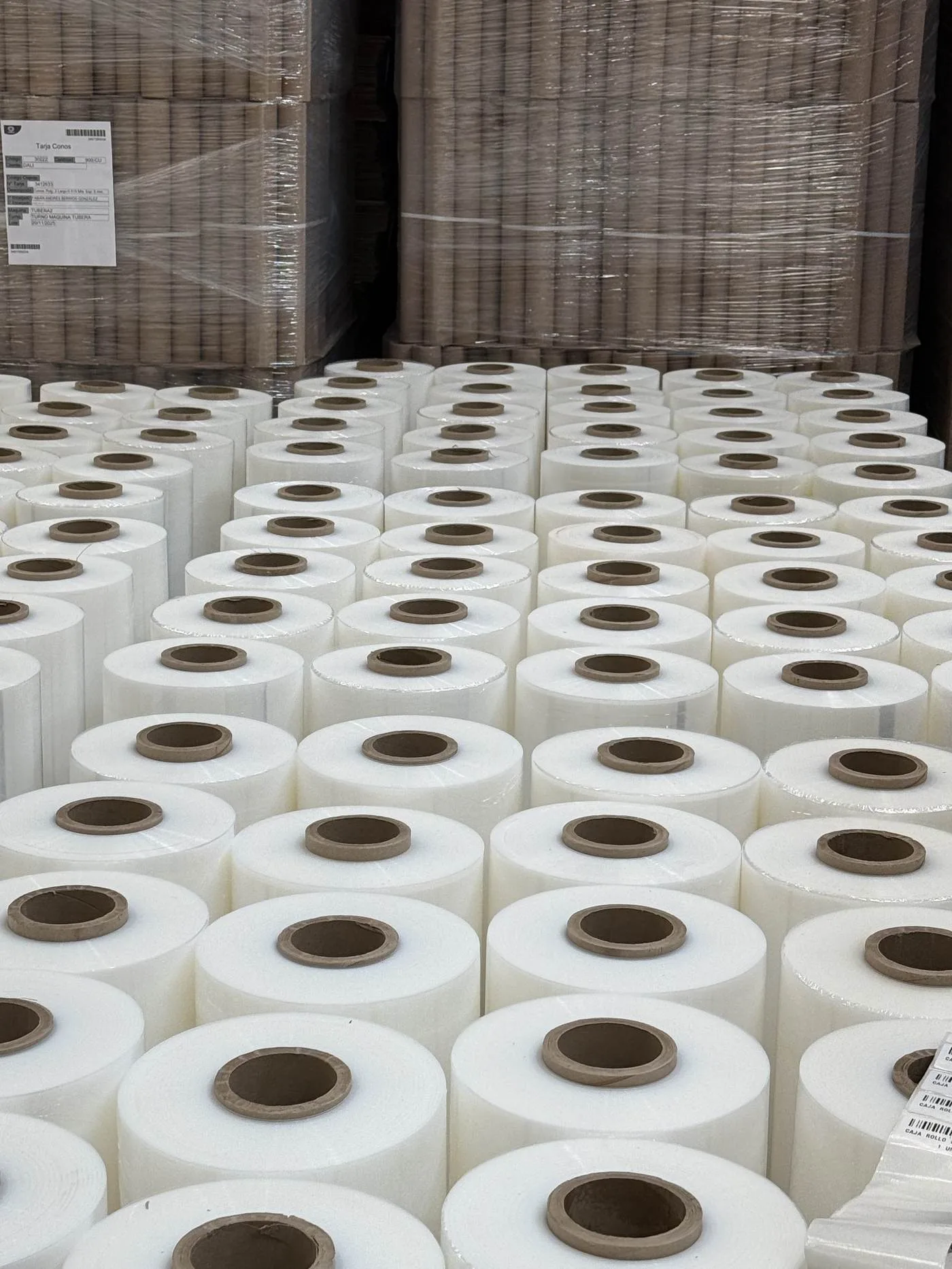 Rollos de film stretch fabricados por LO Packaging SPA